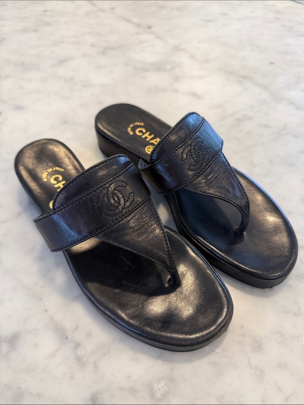 Vintage CHANEL Black Leather Thong Sandals with Embossed CC